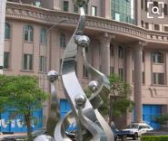 北京不锈钢雕塑从街头走进室内